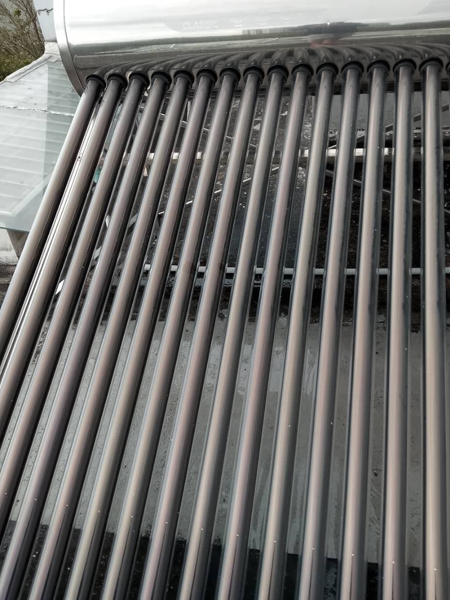 Trước sửa máy nước nóng năng lượng mặt trời Classic tại TPHCM — thợ Đỗ Văn Nhiều