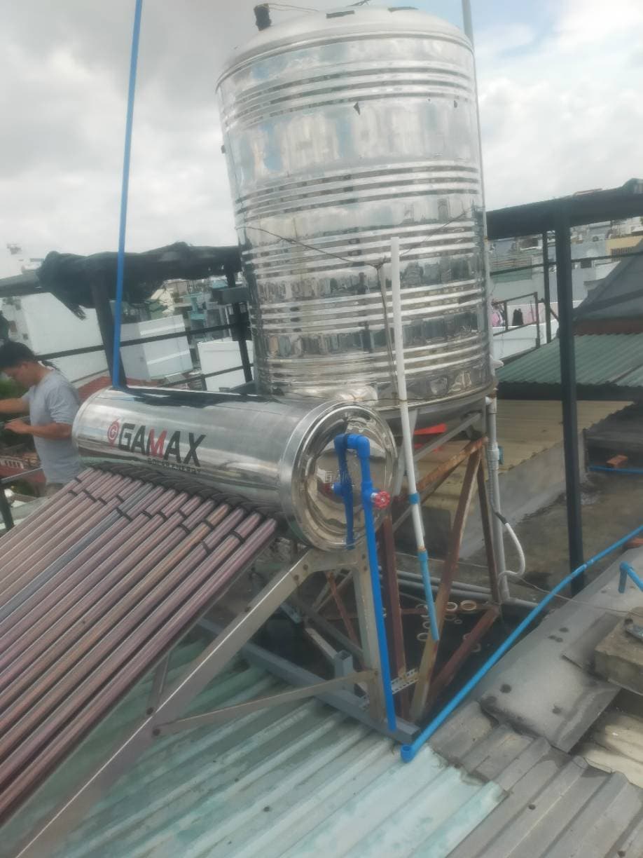 Sau khi hoàn thành sửa máy nước nóng năng lượng mặt trời Gamax tại TPHCM — thợ Lê Đăng Tuấn