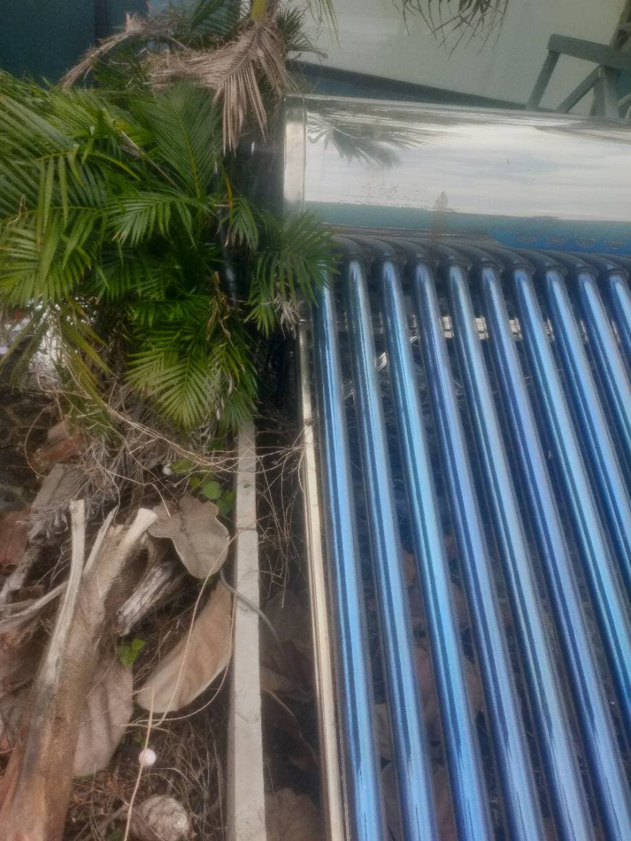 Trước khi sửa: Thay ron ống thu nhiệt và van một chiều máy năng lượng TPHCM tại TPHCM