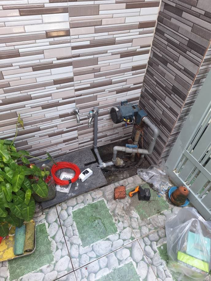 Trước sửa: Lắp quạt treo tường, lắp máy lạnh, đi đường điện công tắc bóng đèn tại Phường 9, Quận 4 — thợ Trần Quốc Đông