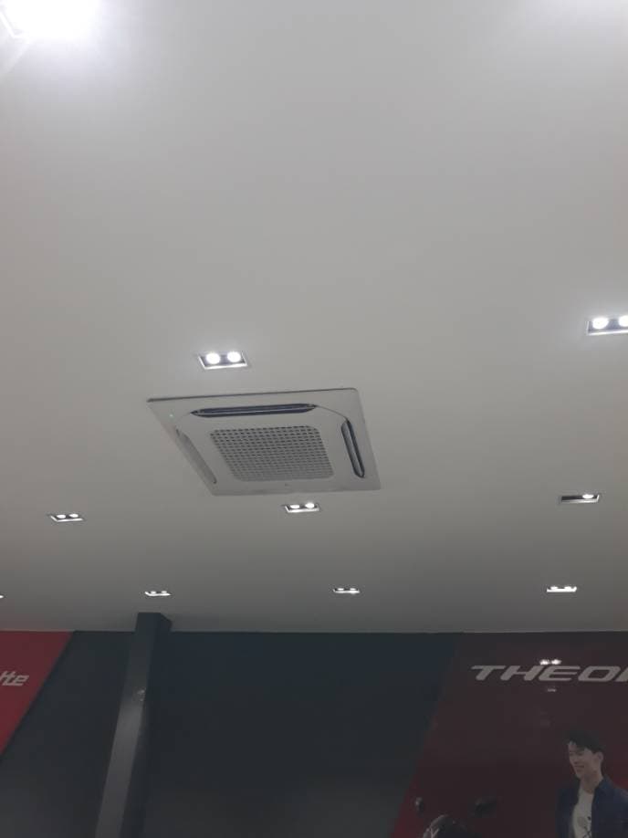 Trước sửa: Máy lạnh âm trần lạnh tại TPHCM — thợ Đặng Anh Huy