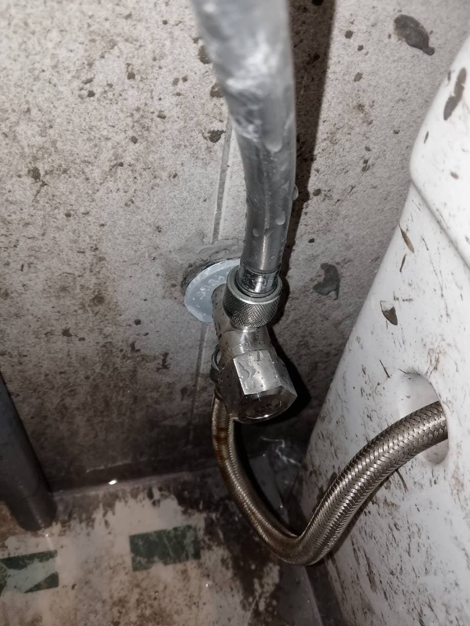 Sau khi hoàn thành sửa vòi nước tại TPHCM — thợ Đỗ Nhiều