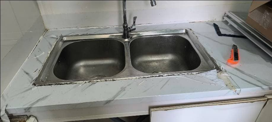 Trước khi sửa: Thay thế và lắp đặt bồn rửa chén mới tại Quận 12 tại Quận 12