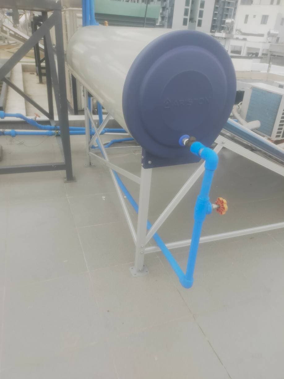 Sau khi hoàn thành sửa máy nước nóng năng lượng mặt trời Ariston tại Phường Bình Trưng Tây, Thủ Đức — thợ Trần Lào