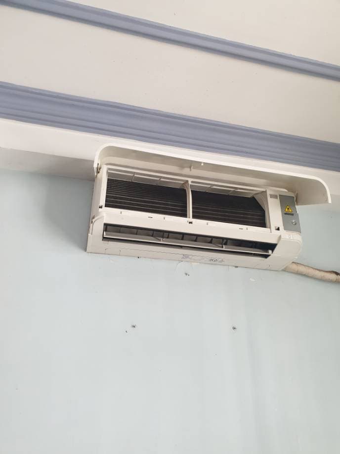Trước sửa máy lạnh treo tường Toshiba tại TPHCM — thợ Phan Chí Tâm