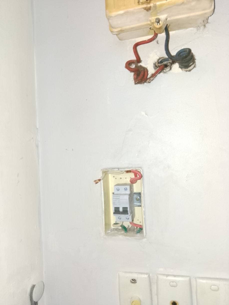 Trước sửa: Sửa điện tại TPHCM — thợ Trương Công Việt Trân