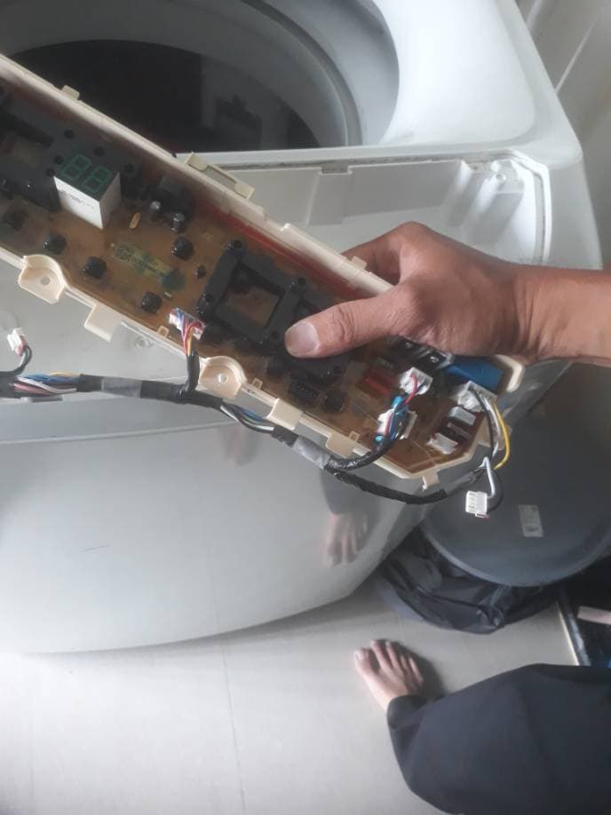 Trước khi sửa: Thay bo mạch máy giặt LG cửa trên tại quận Tân Phú tại Tân Phú