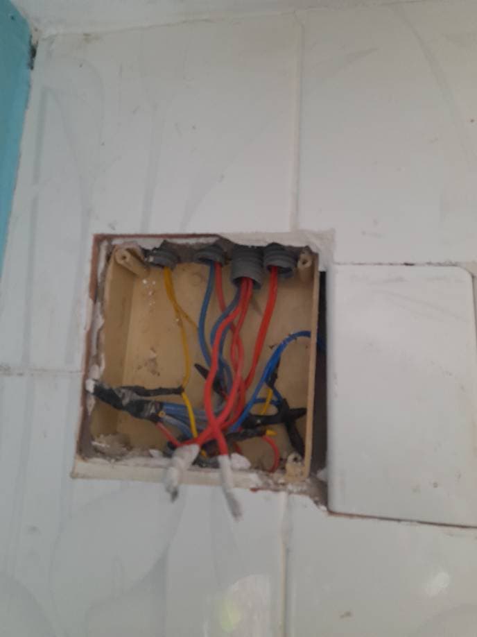 Thay thế CB và đấu nối lại hệ thống điện tại Quận 12 tại Quận 12