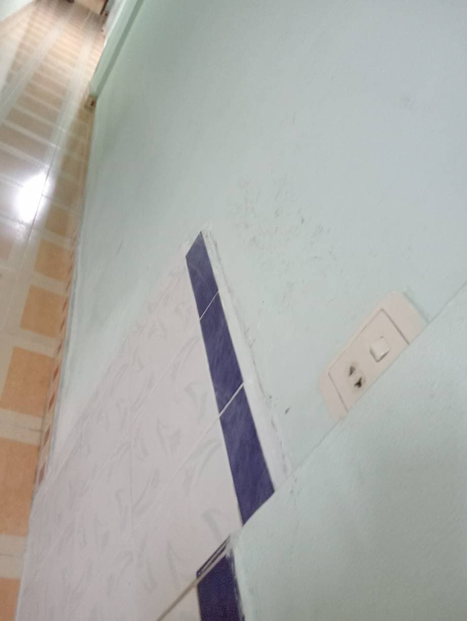 Kết quả Ốp lại gạch tường bong tróc bằng keo chuyên dụng tại TPHCM tại TPHCM — thợ Võ Hồng Hải