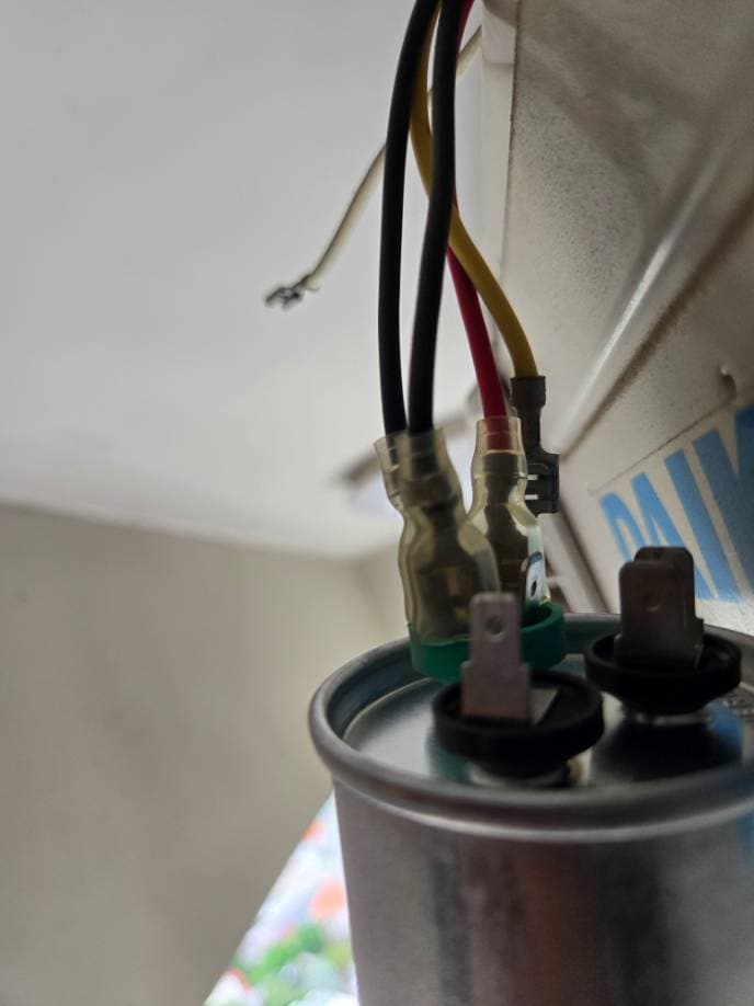 Trước sửa máy lạnh treo tường tại TPHCM — thợ Lê Hữu Lộc