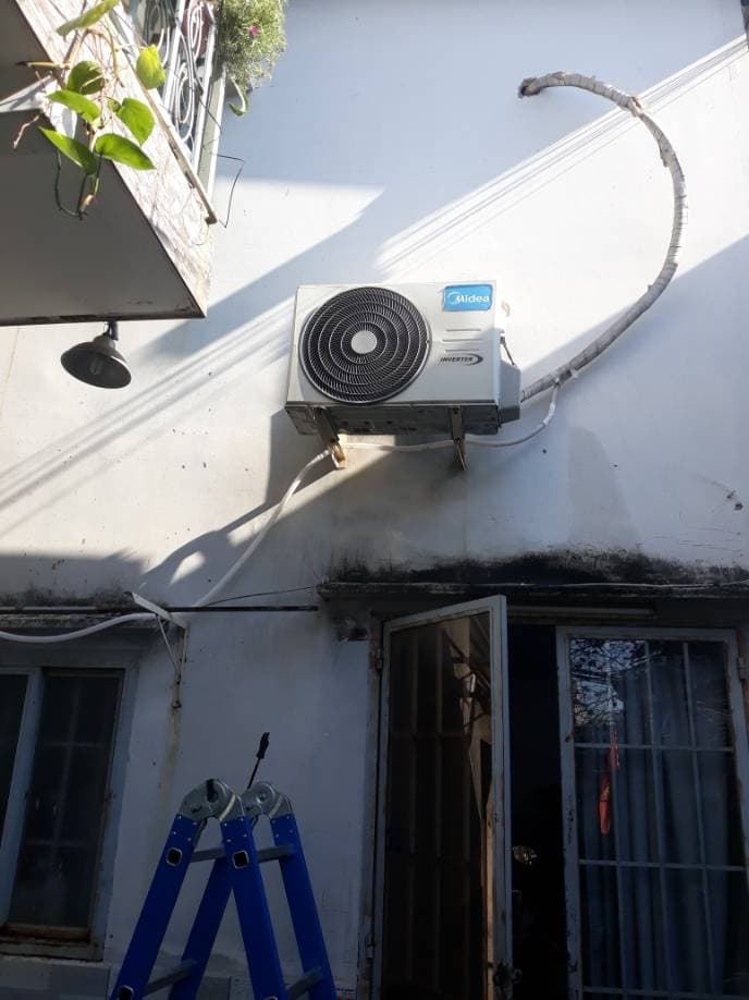 Trước khi sửa: Vệ sinh máy lạnh Midea và bọc bảo ôn ống đồng tại TPHCM tại TPHCM
