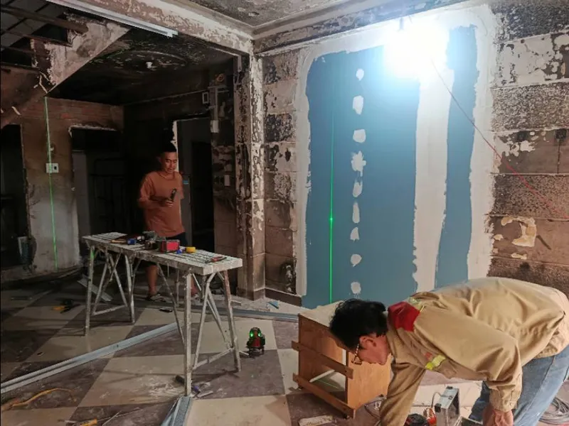 Tường ẩm mốc trần ám khói tại Phú Nhuận trước khi làm vách thạch cao