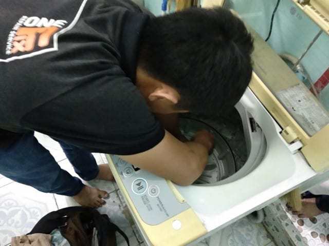 Vệ sinh máy giặt lồng đứng quận tân bình bị kẹt cốt lồng 1