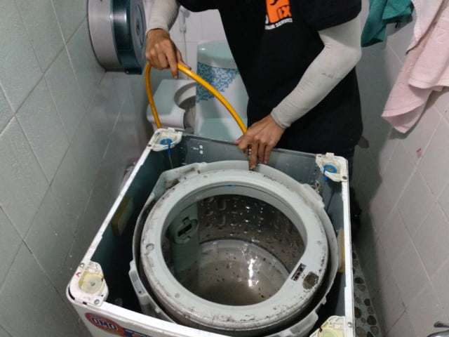 Vệ sinh máy giặt lồng đứng quận tân bình bị kẹt cốt lồng 18