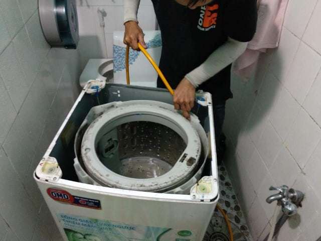 Vệ sinh máy giặt lồng đứng quận tân bình bị kẹt cốt lồng 20