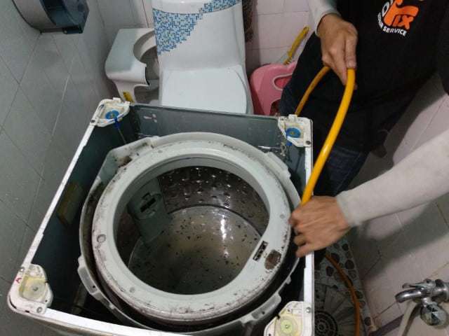 Vệ sinh máy giặt lồng đứng quận tân bình bị kẹt cốt lồng 24