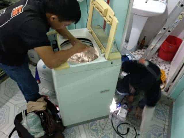 Vệ sinh máy giặt lồng đứng quận tân bình bị kẹt cốt lồng 3