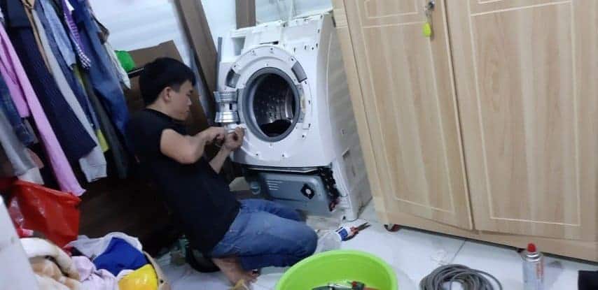 Vệ sinh máy giặt sấy nội địa cửa trước tại Quận Tân Bình 7