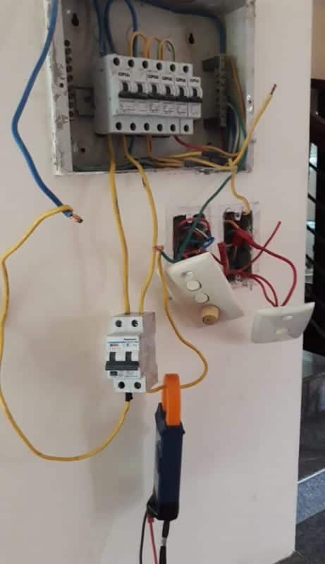 Cách đấu dây điện cầu thang an toàn và đúng kỹ thuật 5 Dò tìm chập điện đi lại dây nguồn tại nhà khách hàng Quận Bình Tân 4