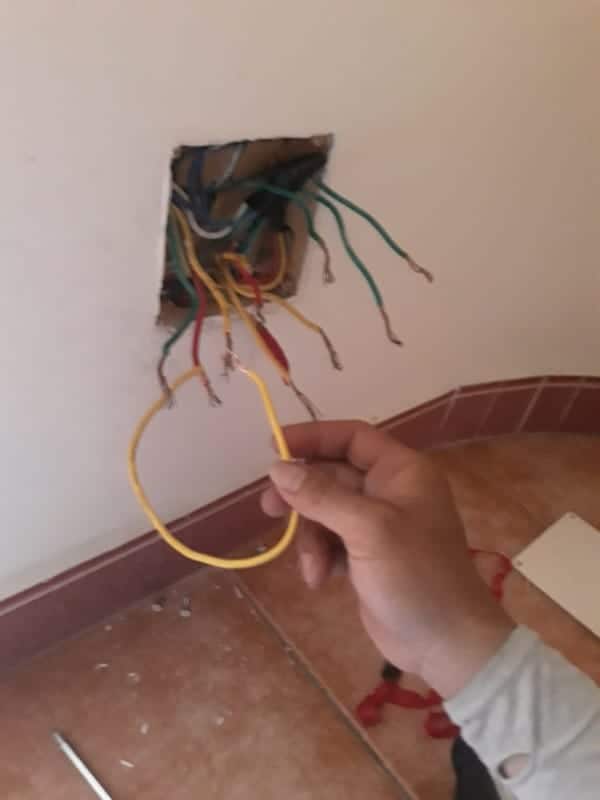 Cách đấu dây điện cầu thang an toàn và đúng kỹ thuật 4 Dò tìm chập điện đi lại dây nguồn tại nhà khách hàng Quận Bình Tân 6