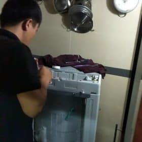 Vệ sinh máy giặt lồng đứng Aqua tại Quận Tân Phú 1