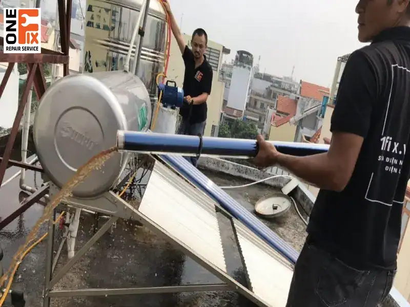 Sửa Máy Nước Nóng Năng Lượng Mặt Trời Quận 1 TPHCM 5 Ngoài sửa máy nước nóng năng lượng mặt trời quận 1, 1FIX hỗ trợ vệ sinh, bảo trì thiết bị chuyên nghiệp