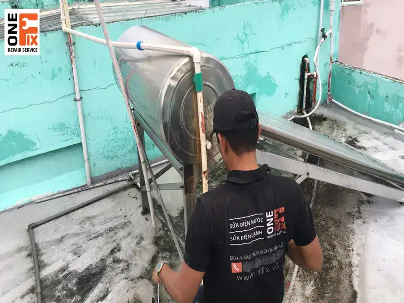 Sửa Máy Nước Nóng Năng Lượng Mặt Trời Quận 9 3 Không nên tự ý sửa chữa, hãy liên hệ 1FIX yêu cầu sửa máy nước nóng năng lượng mặt trời quận 9 để được hỗ trợ chuyên nghiệp