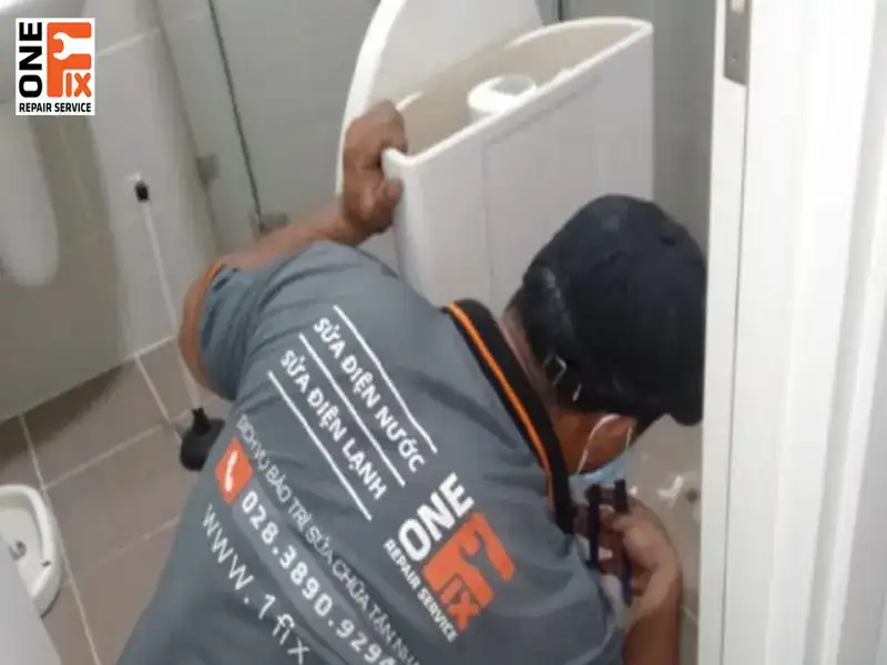 Hướng dẫn cách tháo lắp bồn cầu tại nhà đúng kỹ thuật 4 Liên hệ đơn vị chuyên nghiệp 1FIX để được hỗ trợ tháo lắp bồn cầu nhanh chóng và an toàn, đúng kỹ thuật