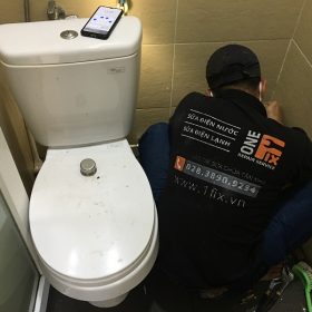 nguyen nhan nha ve sinh moi xay co mui hoi 1