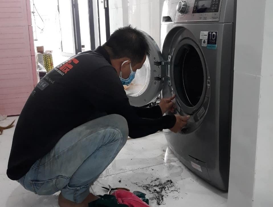 Cách xử lý máy giặt Electrolux không mở được cửa sau khi giặt xong do vấn đề thoát nước