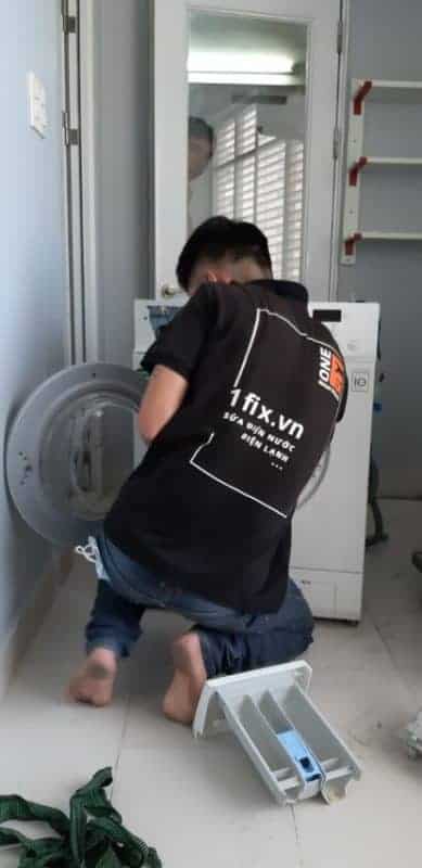 Dịch vụ và Cách vệ sinh máy sấy quần áo Electrolux tại nhà