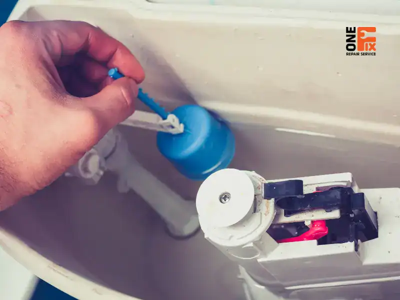Điều chỉnh phao bồn cầu để tăng mực nước trong két Điều chỉnh phao bồn cầu để tăng mực nước trong két