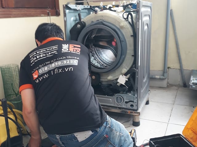 Máy giặt bị đọng nước – Nguyên nhân và Cách xử lý máy giặt cửa trước bị đọng nước tại nhà hiệu quả
