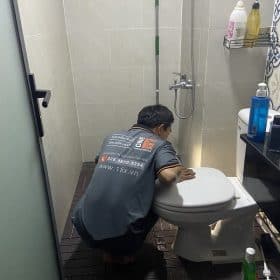 cach khu mui am moc nha ve sinh 4