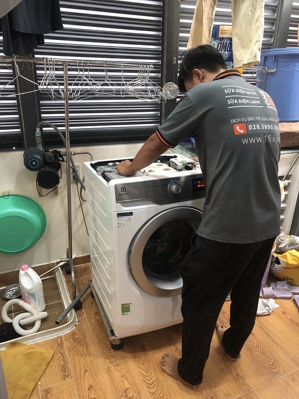 Nguyên nhân và Cách khắc phục máy giặt vắt vẫn còn nước
