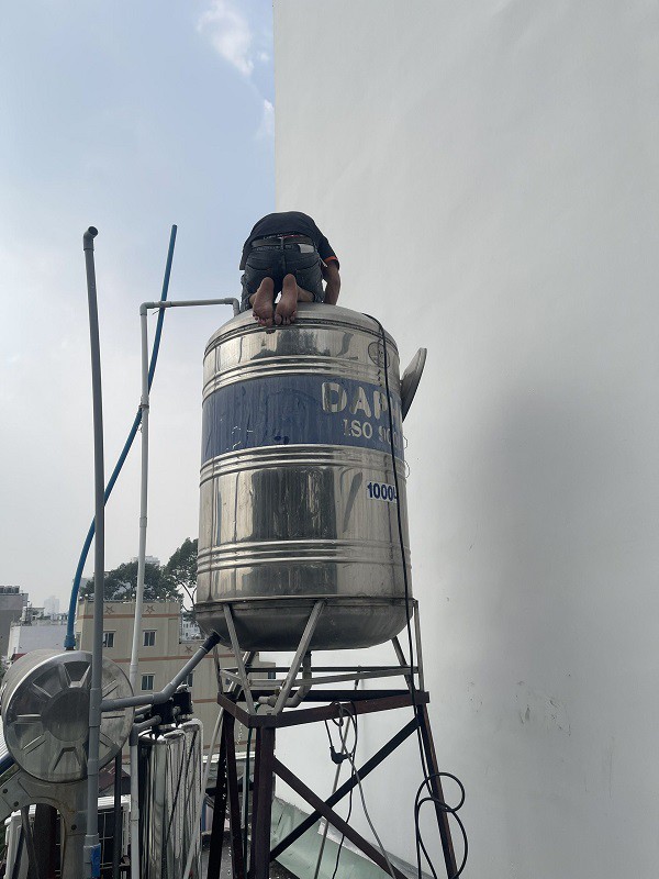 Cách thông hơi bồn nước & Ống thông hơi có tác dụng gì 3 cach thong hoi bon nuoc 3