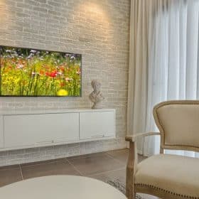 Cách ốp gạch tường phòng khách