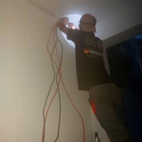 Cách tìm dây điện âm tường bị đứt