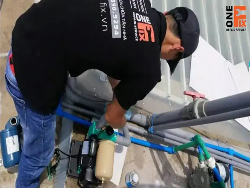 Cách sửa máy bơm tăng áp không chạy ngay tại nhà 3 Nguồn điện yếu, không ổn định là một trong các nguyên nhân phổ biến nhất khiến máy bơm tăng áp không thể chạy