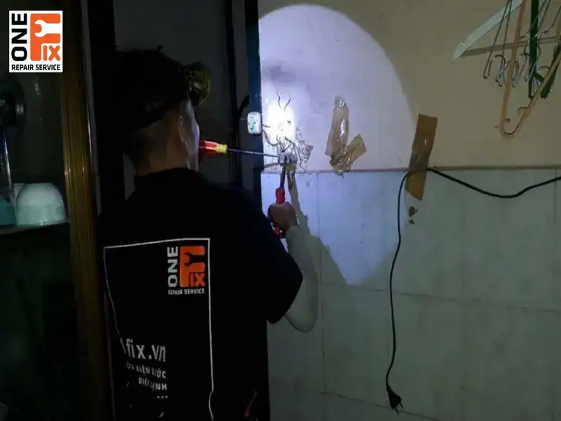 Liên hệ ngay với 1FIX khi cần kiểm tra, sửa ổ điện gia đình