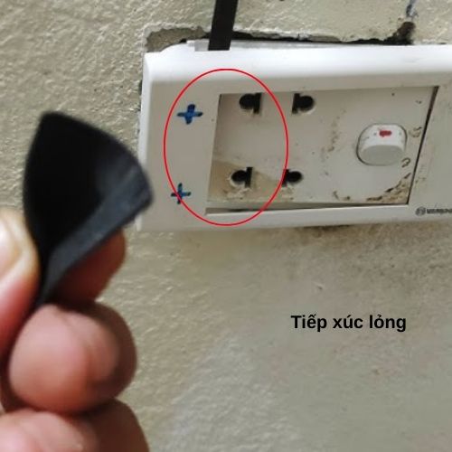 Move điện là gì? Nguyên nhân, cách phòng tránh cháy nổ do điện 2 dây điện bị move do tiếp xúc lỏng