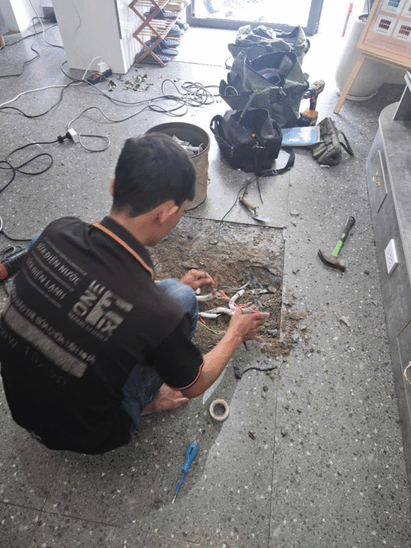 Dấu hiệu rò rỉ điện âm tường - Dò và kiểm tra dây điện âm tường rò rỉ 6 nguyên nhân gây rò rỉ điện âm tường
