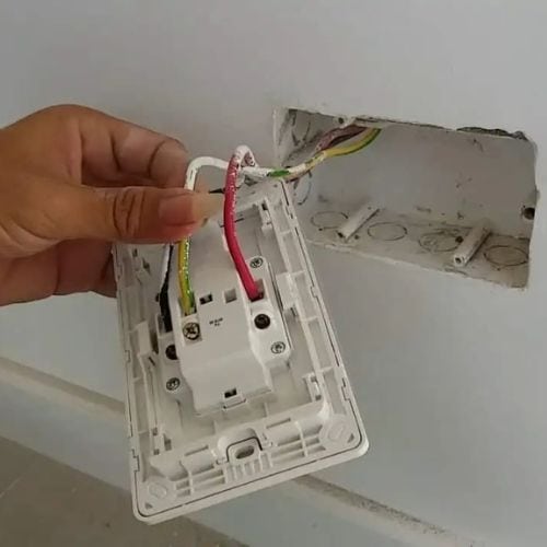 Move điện là gì? Nguyên nhân, cách phòng tránh cháy nổ do điện 3 move điện do mối nối dây điện không chặt