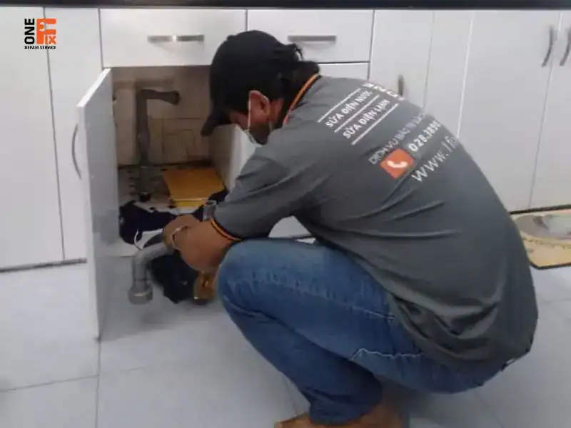 Nguyên nhân và cách xử lý máy bơm không lên nước 2 Ống hút bị tắc nghẽn hoặc rò rỉ khiến máy bơm không lên nước
