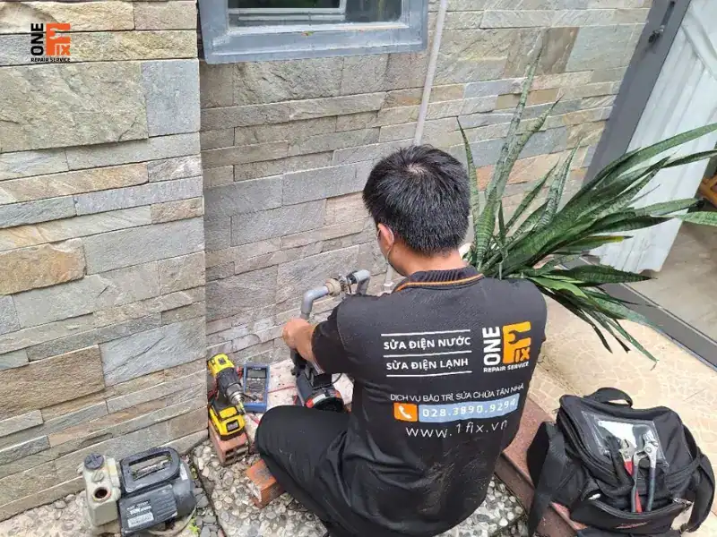 Dịch vụ lắp bơm tăng áp từ 1FIX uy tín, giá tốt 11 Dịch vụ lắp máy bơm tăng áp uy tín cho gia đình tại 1FIX