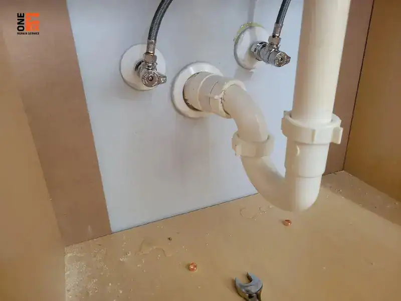 Dịch Vụ Lắp Đặt Bồn Rửa Mặt – Thay Bồn Rửa Mặt – lắp lavabo 7 Rò rỉ đường thoát dẫn đến bồn rửa mặt bị hư hỏng