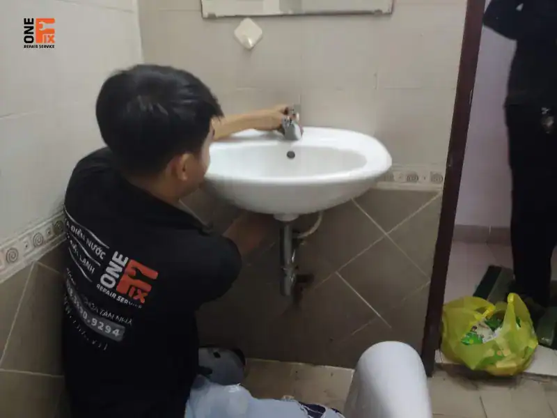 Dịch vụ sửa vòi nước bồn rửa mặt tại nhà – sửa vòi nước Lavabo 11 Dịch vụ thay vòi nước Lavabo, bồn rửa mặt tại 1FIX