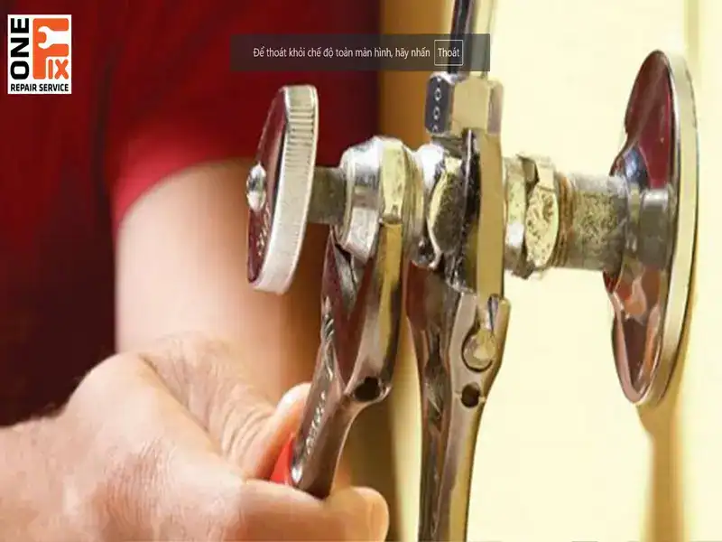 Kịp thời sửa ống nước bị rỉ để bảo vệ sức khỏe gia đình, thiết bị và công trình