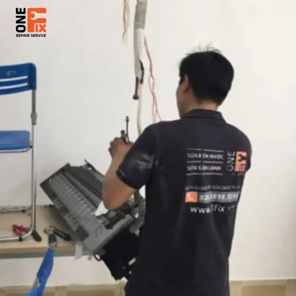 Di dời m&aacute;y lạnh treo tường