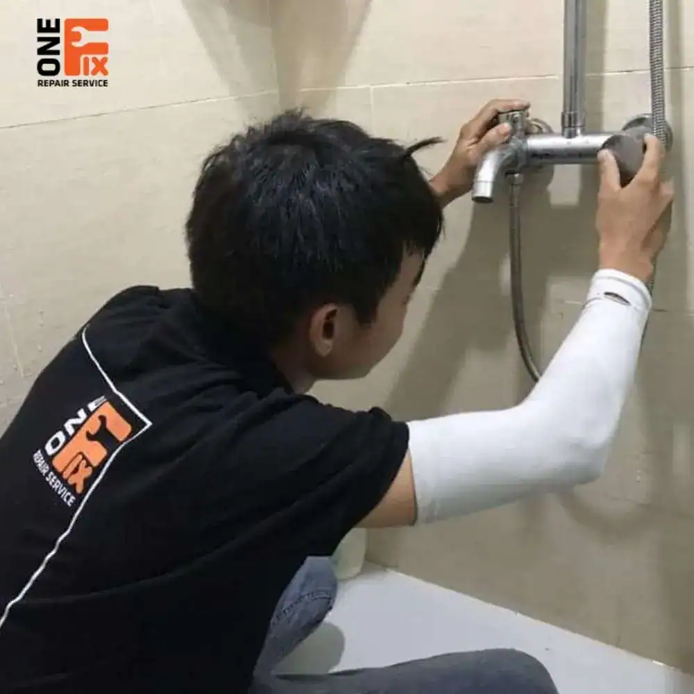 Khắc phục t&igrave;nh trạng r&ograve; rỉ tại khớp nối, thay l&otilde;i sen mới. Sau khi sửa, nước chảy đều, kh&ocirc;ng c&ograve;n r&ograve; nước.